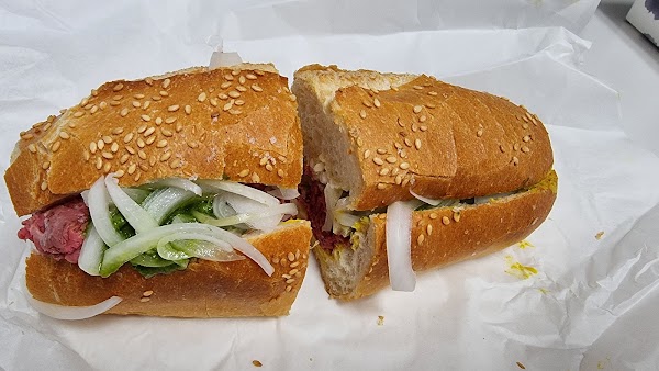 Hector's Deli 5