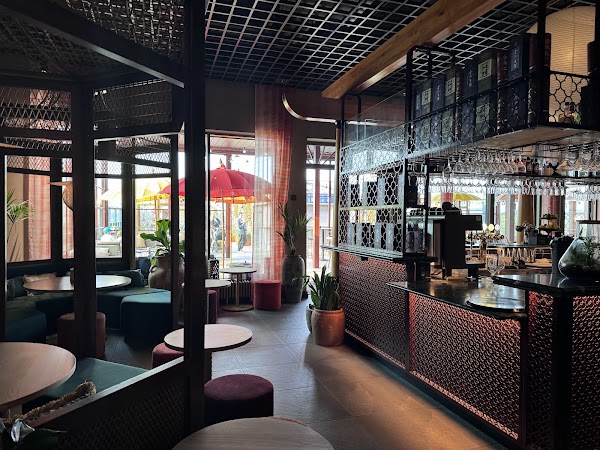 Mei Rose Rooftop Bar & Bistro