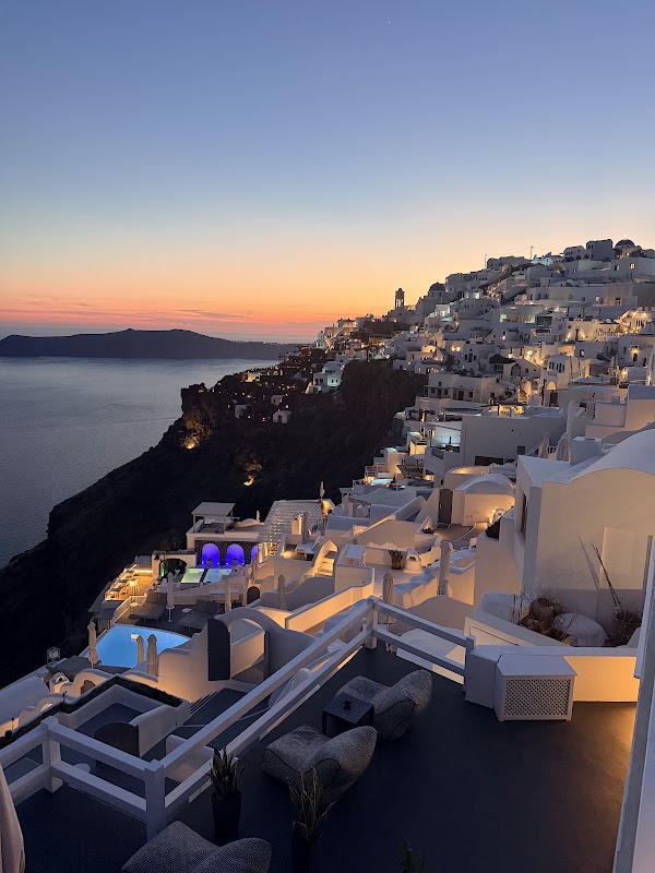 Akàstus Cafe & Cocktail Bar 4
