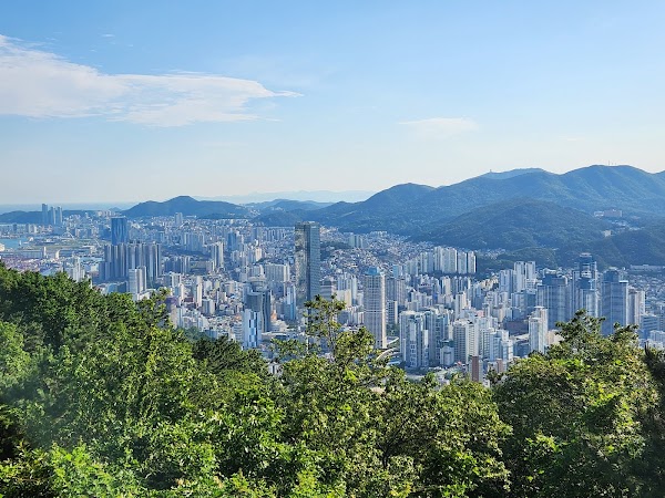 황령산 봉수대 주차장