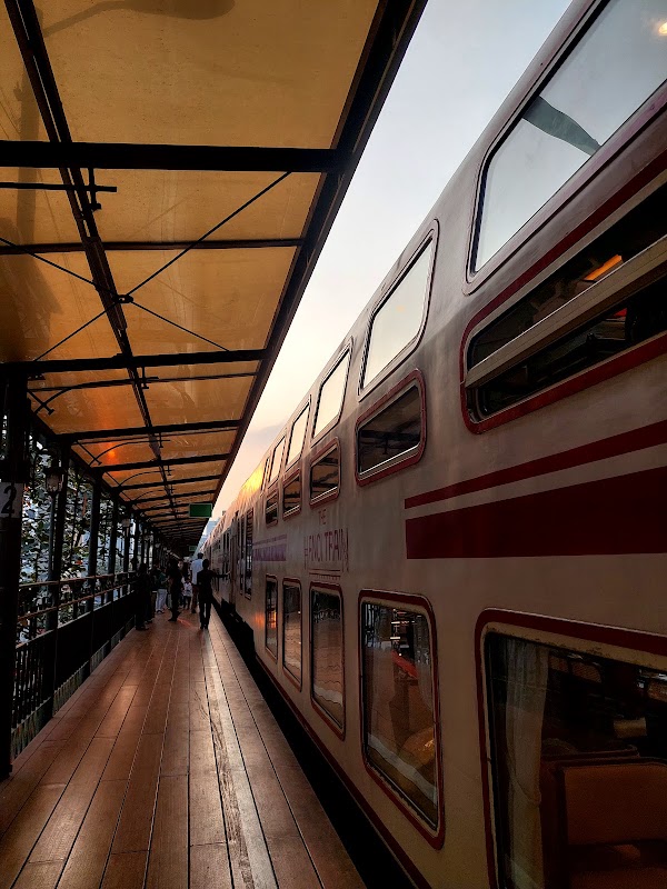 The Hanoi Train - Tàu Hà Nội 5 Cửa Ô