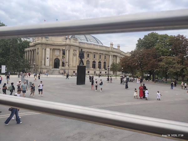 Rue de l‘universite 4