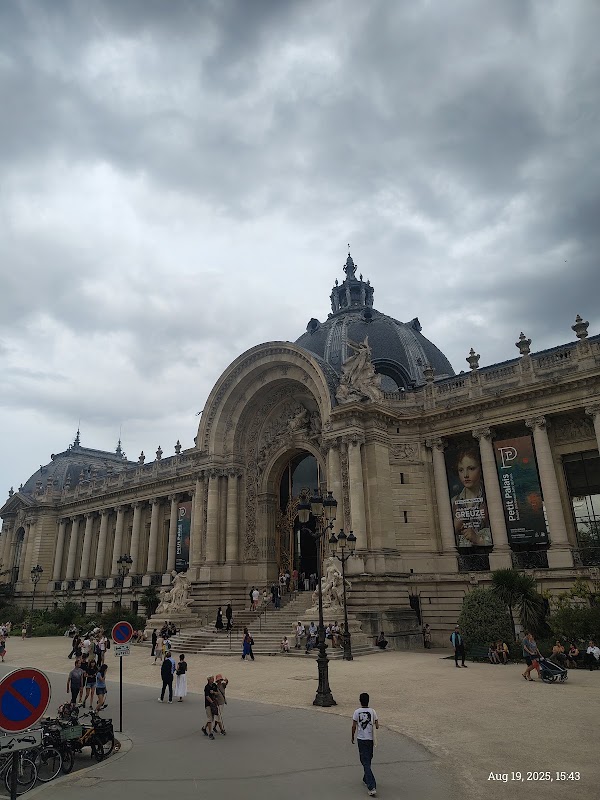 Rue de l‘universite 3
