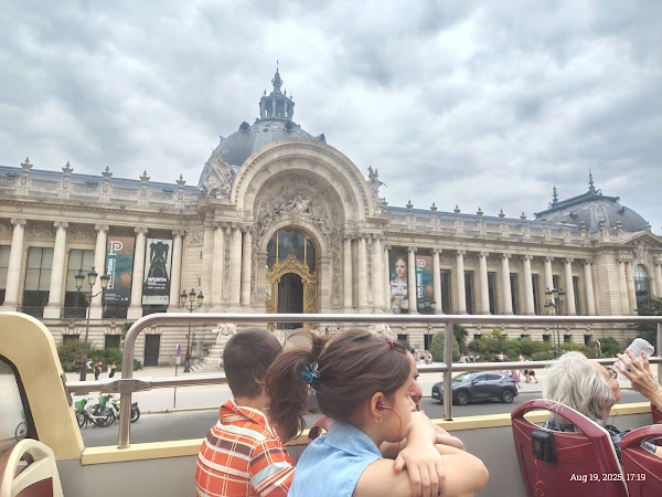Rue de l‘universite 2