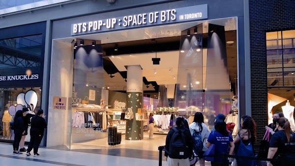 BTS POP UP MAP OF THE SOUL 1
