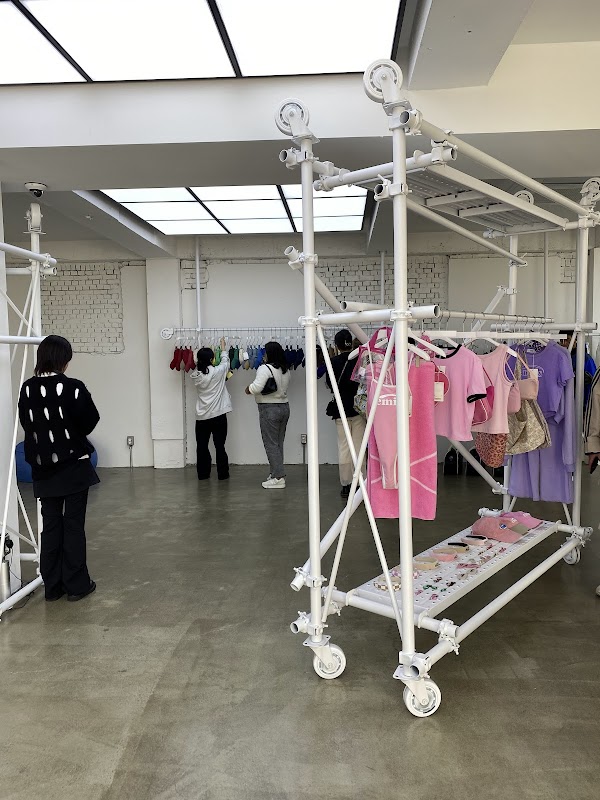 EMIS HANNAM FLAGSHIP STORE 2