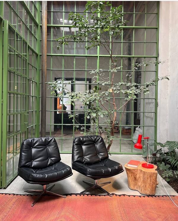 Decada Vintage Furniture