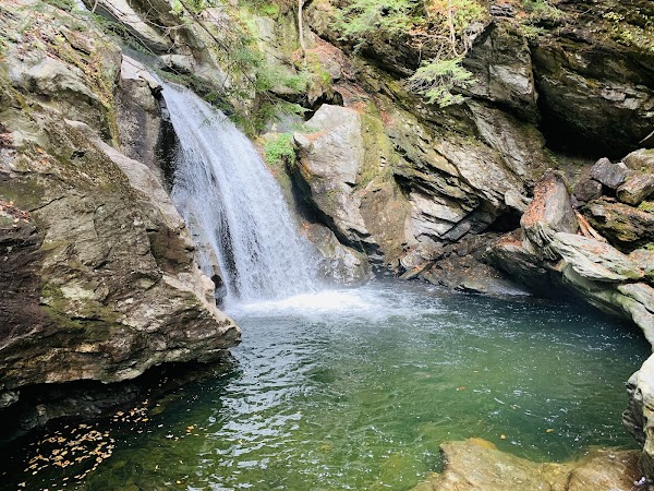 Bingham Falls Parking & Trailhead