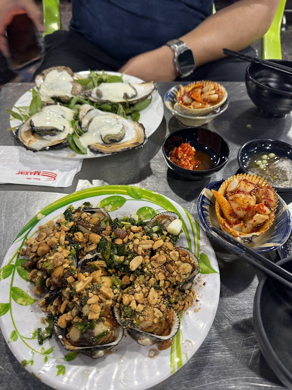 Vinh Khanh Food Street