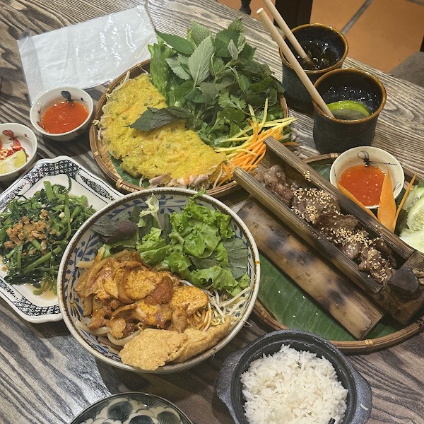 MẸT Hội An - Vietnamese restaurant & Vegetarian Food MET 10 3