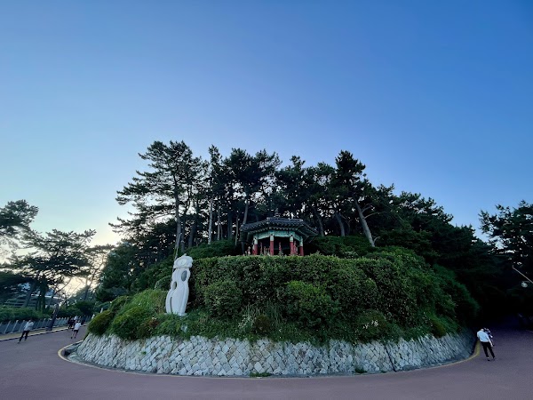 Dongbaekseom Lighthouse 3