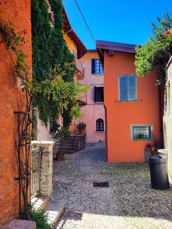 Via Pescallo 4