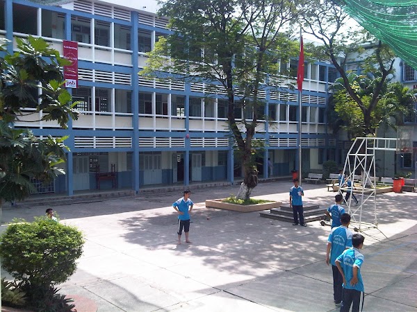 Nguyen Trai High School 5