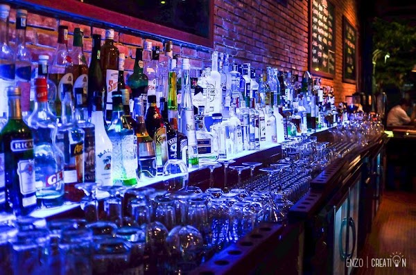 LUNA Pub - 1st Italian restaurant & bar - Wood fire pizza oven, Homemade pasta, Live music & more! 1