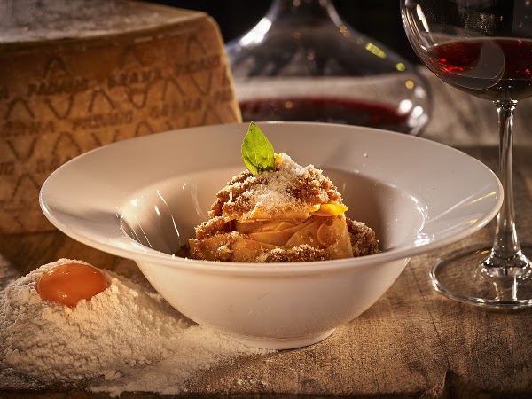 LUNA Pub - 1st Italian restaurant & bar - Wood fire pizza oven, Homemade pasta, Live music & more! 5