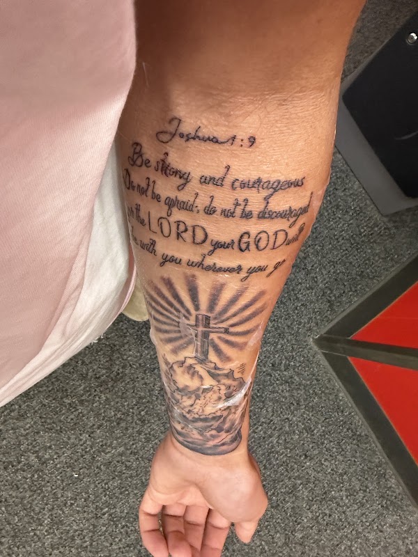 J&J Tattoo & Body Piercing 5
