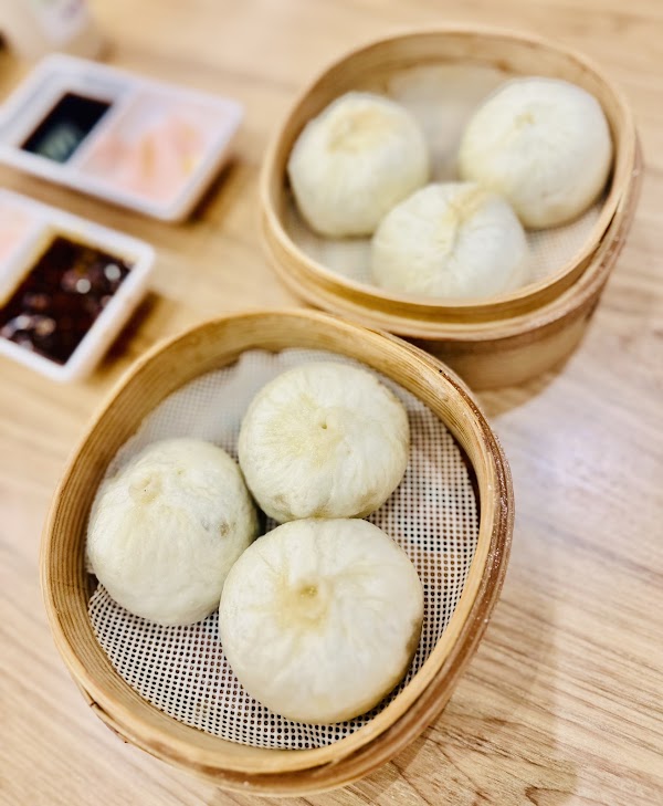 Lee & Bai Chinese Buns & Noodle Shop 4