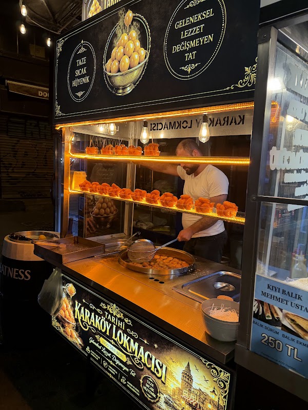 Tarihi Karaköy Lokmacısı