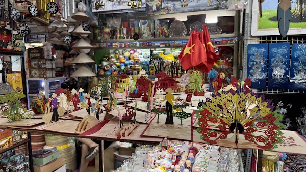 Dong xuan market 5