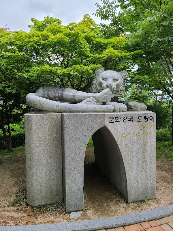 Hill of Poet Yun Dong-ju 3