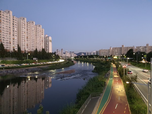 Old Gyeongchun Line Railroad Bridge 5