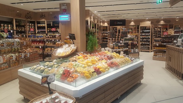 Central Marina Outlet 2