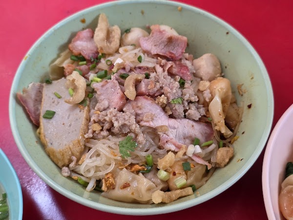 บะหมี่เกี๊ยวกุ้ง สาทร 12 4