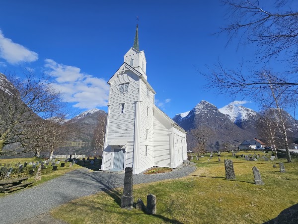 Oppstryn Church