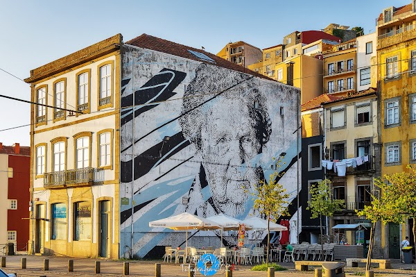 Mural Streetart "Mira", de Daniel Eime