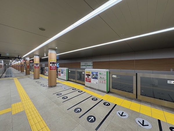 Sakaisuji Hommachi Station 5