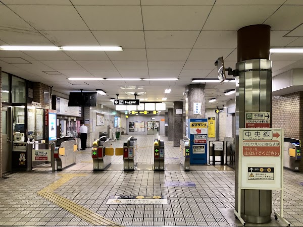 Sakaisuji Hommachi Station 3