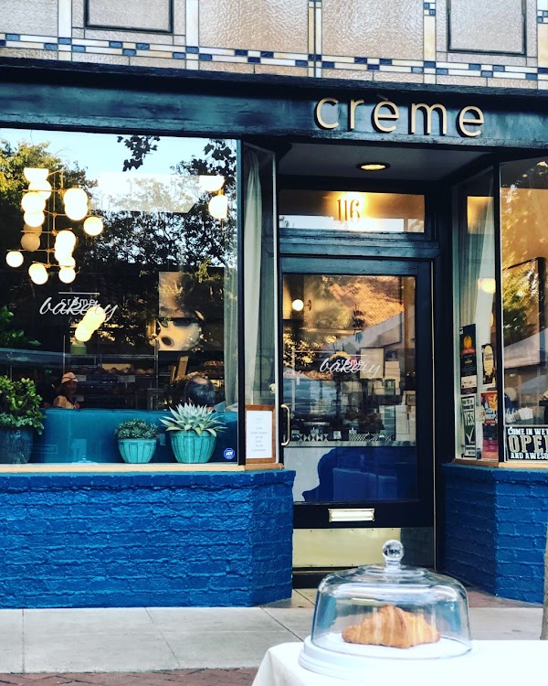 Crème Bakery 1