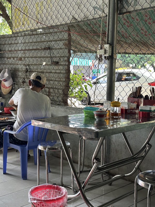 Bún thịt nướng bà Hai 4