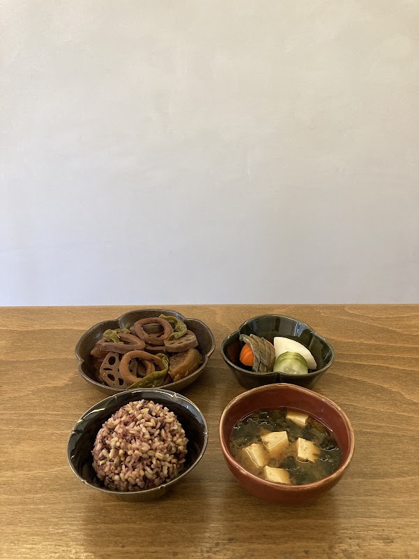 Gomitae 5