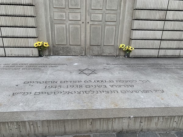 Judenplatz Holocaust Memorial 4