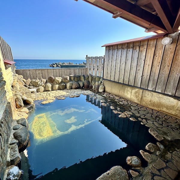 Public Spa on the beach “Iso-no-yu“