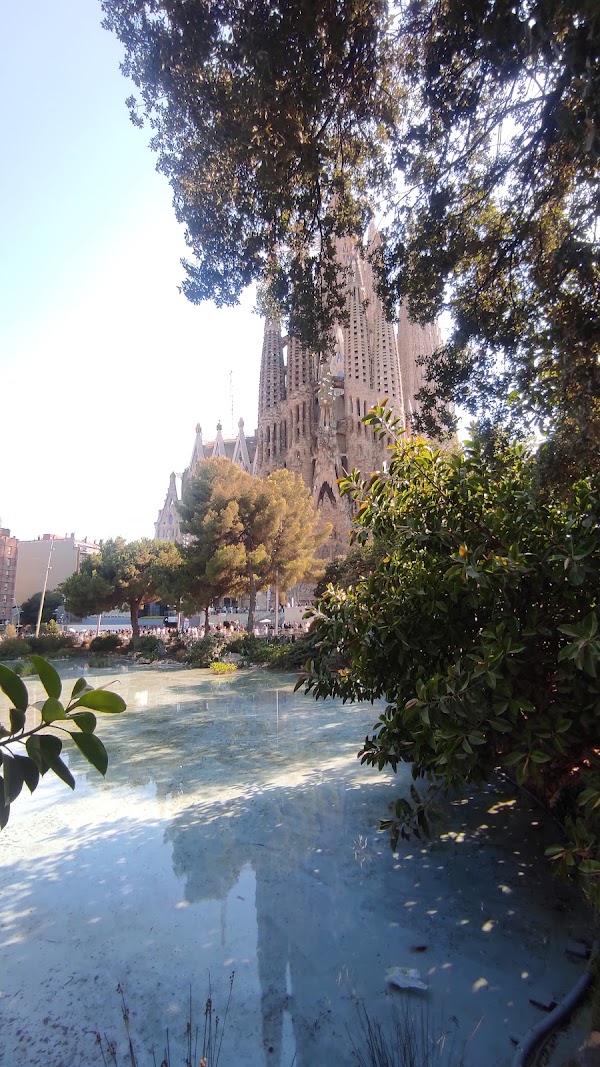 Gaudi Square - Plaça de Gaudí 3