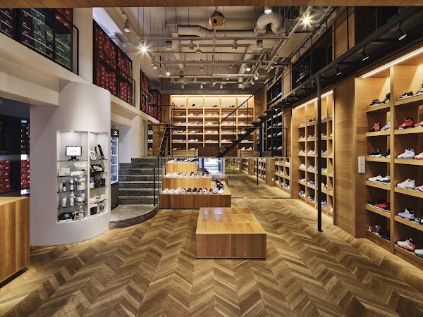 KICKS LAB. Pino Harajuku Branch 5
