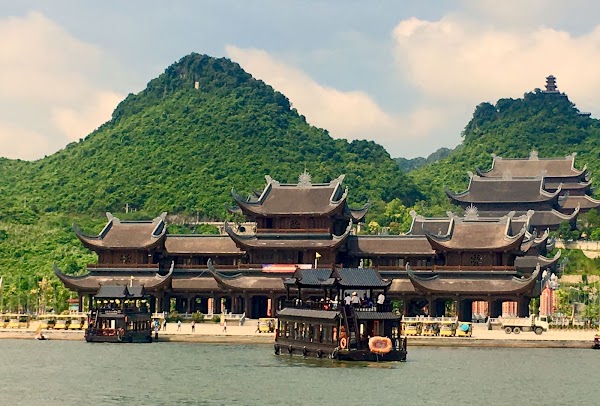 Tam Chúc Temple