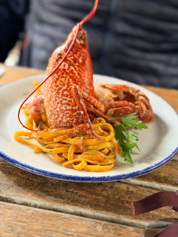 Mari Deli & Dining 4