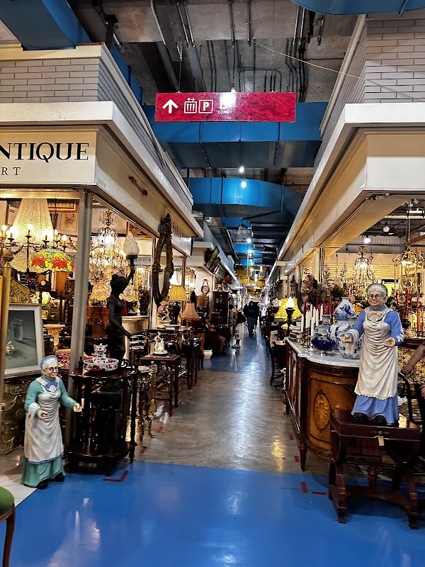 Red Building Vintage Chatuchak