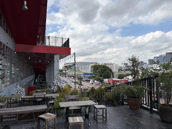 Red Building Vintage Chatuchak 4