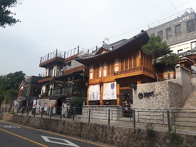 Samcheong-dong Street