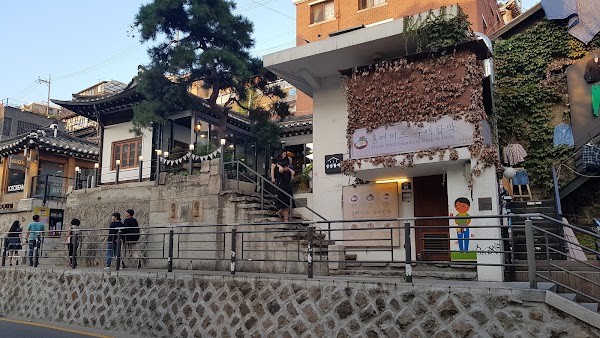 Samcheong-dong Street 4