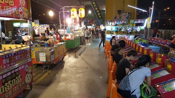 Chongxin Bridge Flea Market 4