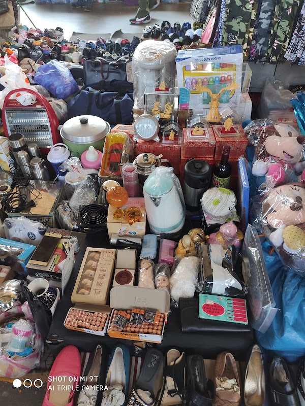Chongxin Bridge Flea Market 3