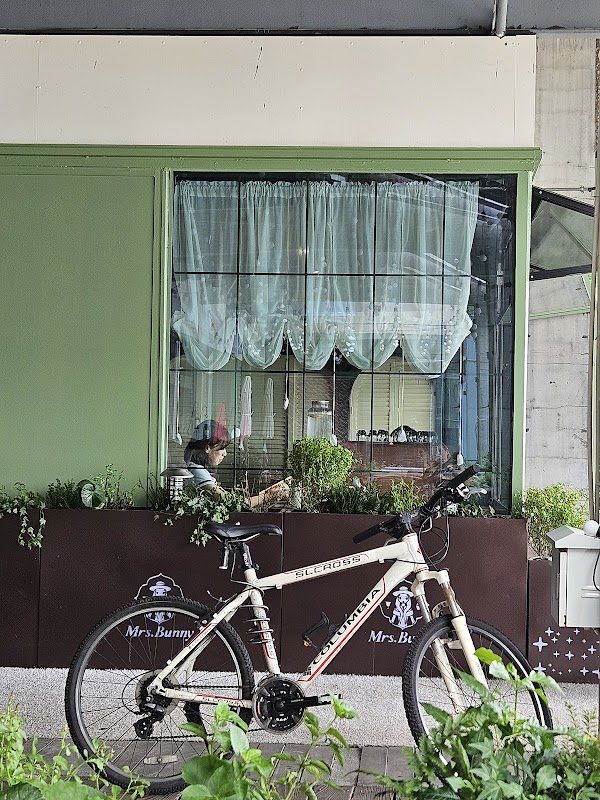 Rabbit Candy Boutique Coffee Dinner 3