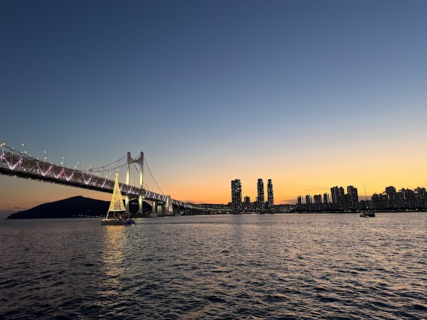 Yacht Holic