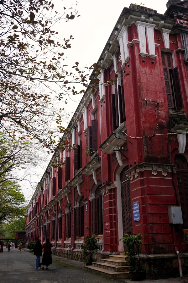 Quoc Hoc - Hue High School For The Gifted 4