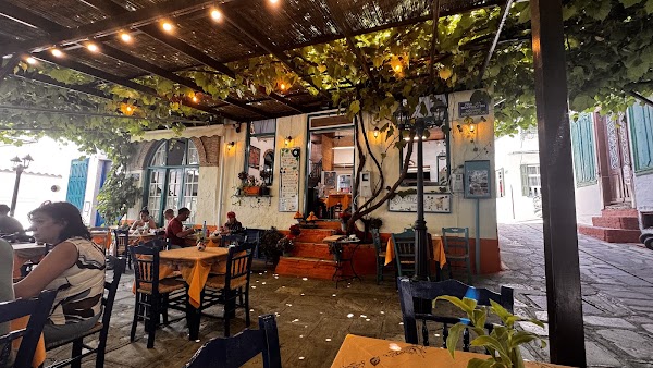 BLUE CHAIRS RESTAURANT EΣΤΙΑΤΟΡΙΟ ΠΛΑΤΕΙΑ ΒΟΥΡΛΙΩΤΩΝ 2